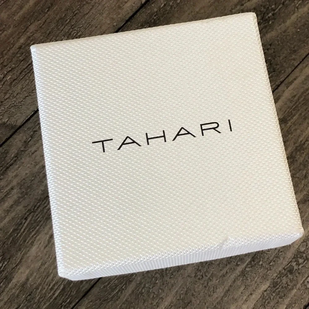 New in box Tahari Gold Tone Heart Necklace Earring Set Gift CZ‎ Holiday Fashion